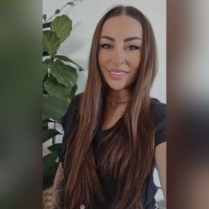 Meet your Posher, Hayley